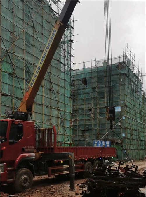 佛坪县“慢工细活”—— 吊车的 “微动控制” 技术